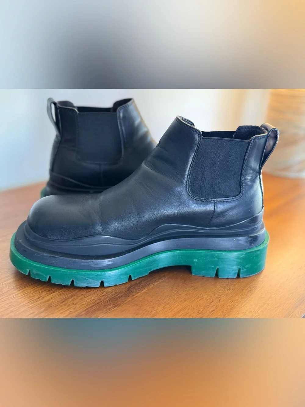 Bottega Veneta Black Leather Tire Chelsea Boots Green Lug Sole 42 US 9